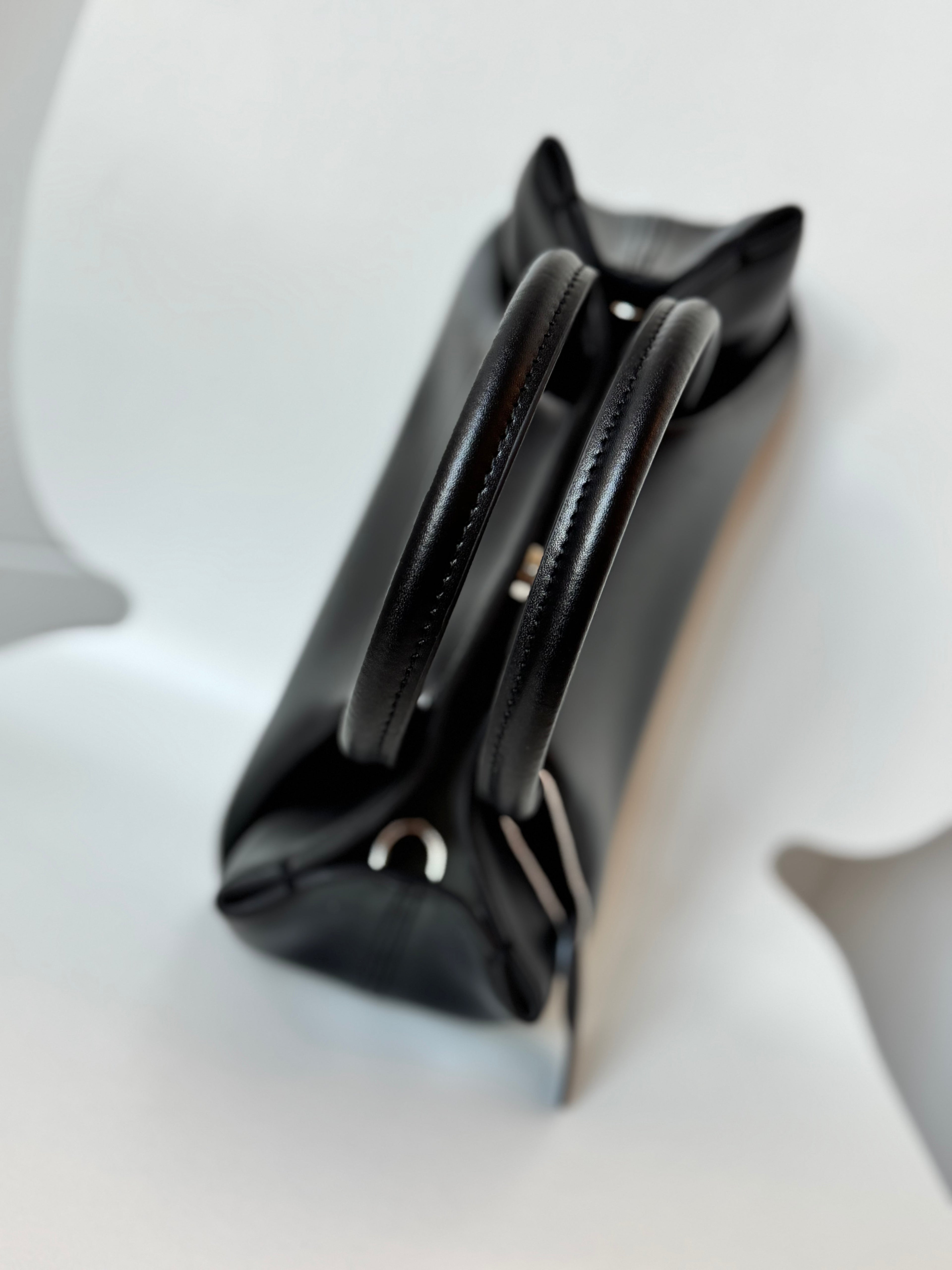 New! IRIS the sculpted top handle bag