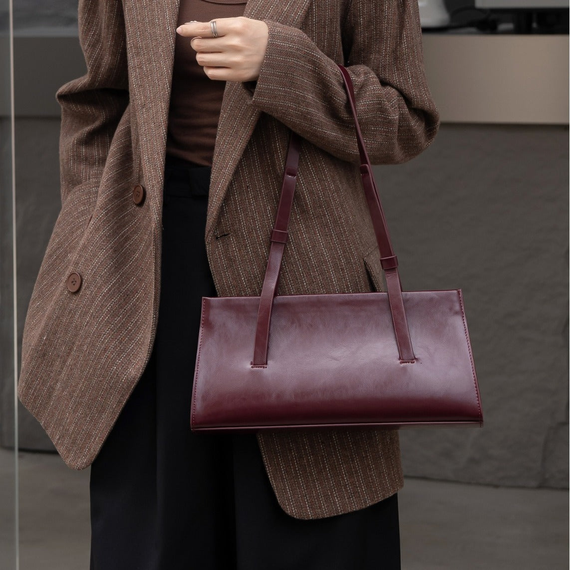 New! AMELIE Slim Snap Bag