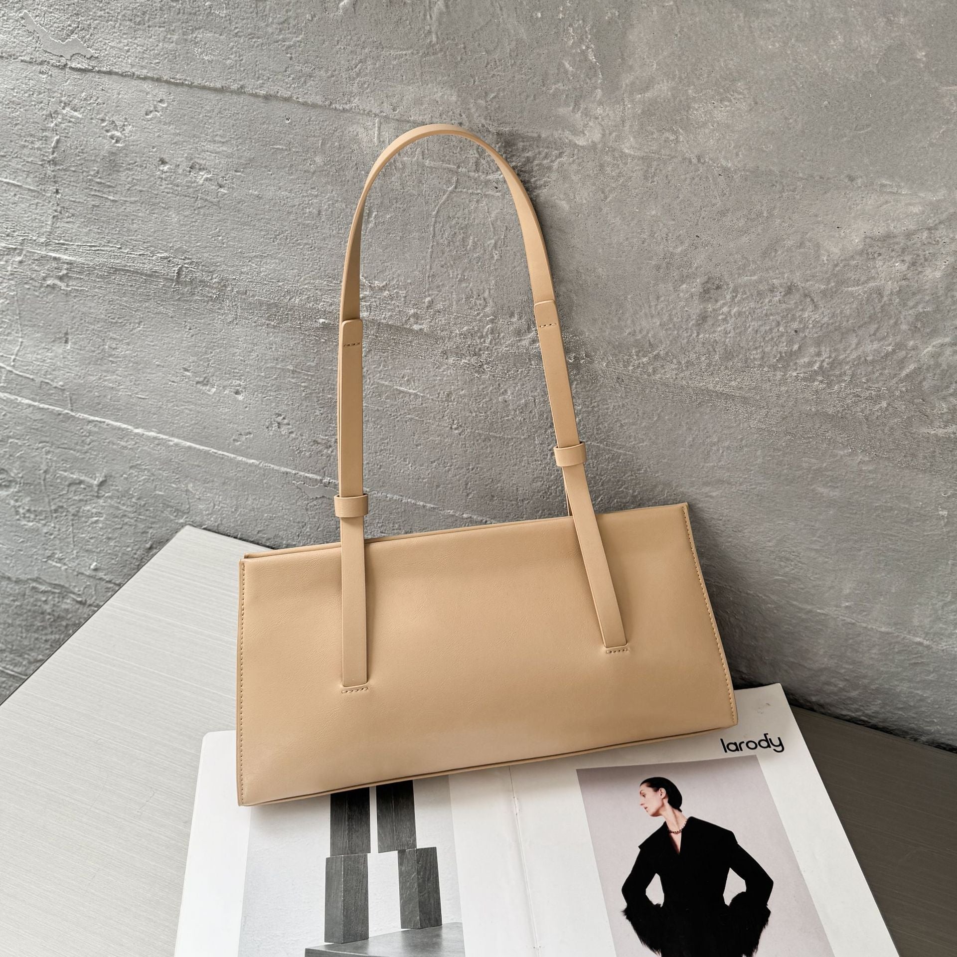 New! AMELIE Slim Snap Bag