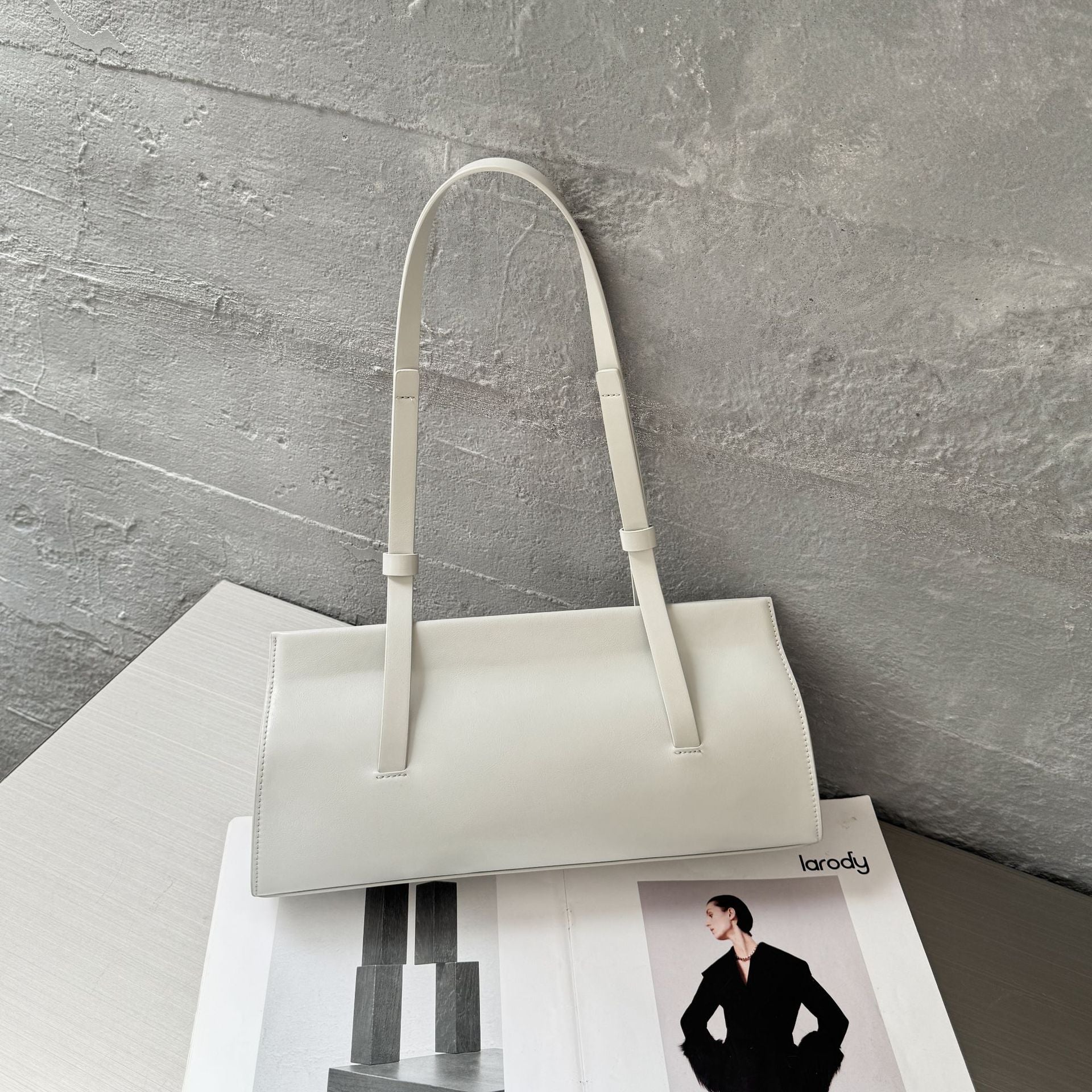 New! AMELIE Slim Snap Bag