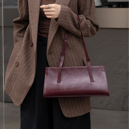 New! AMELIE Slim Snap Bag