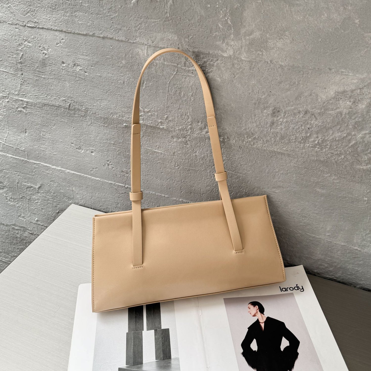 New! AMELIE Slim Snap Bag
