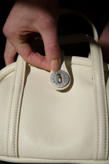 New! NOA the soft clip bag