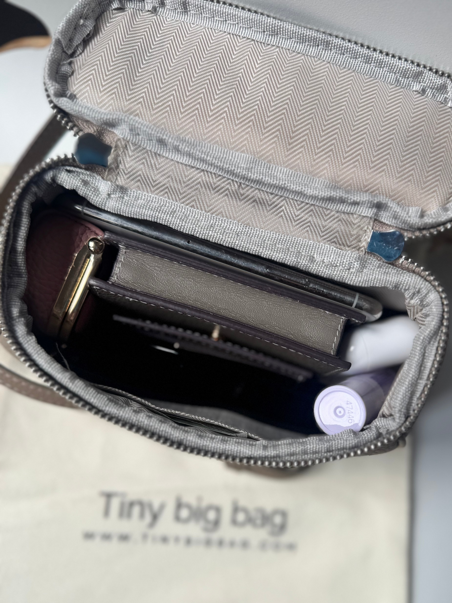 New! VICKY essentials tiny box bag