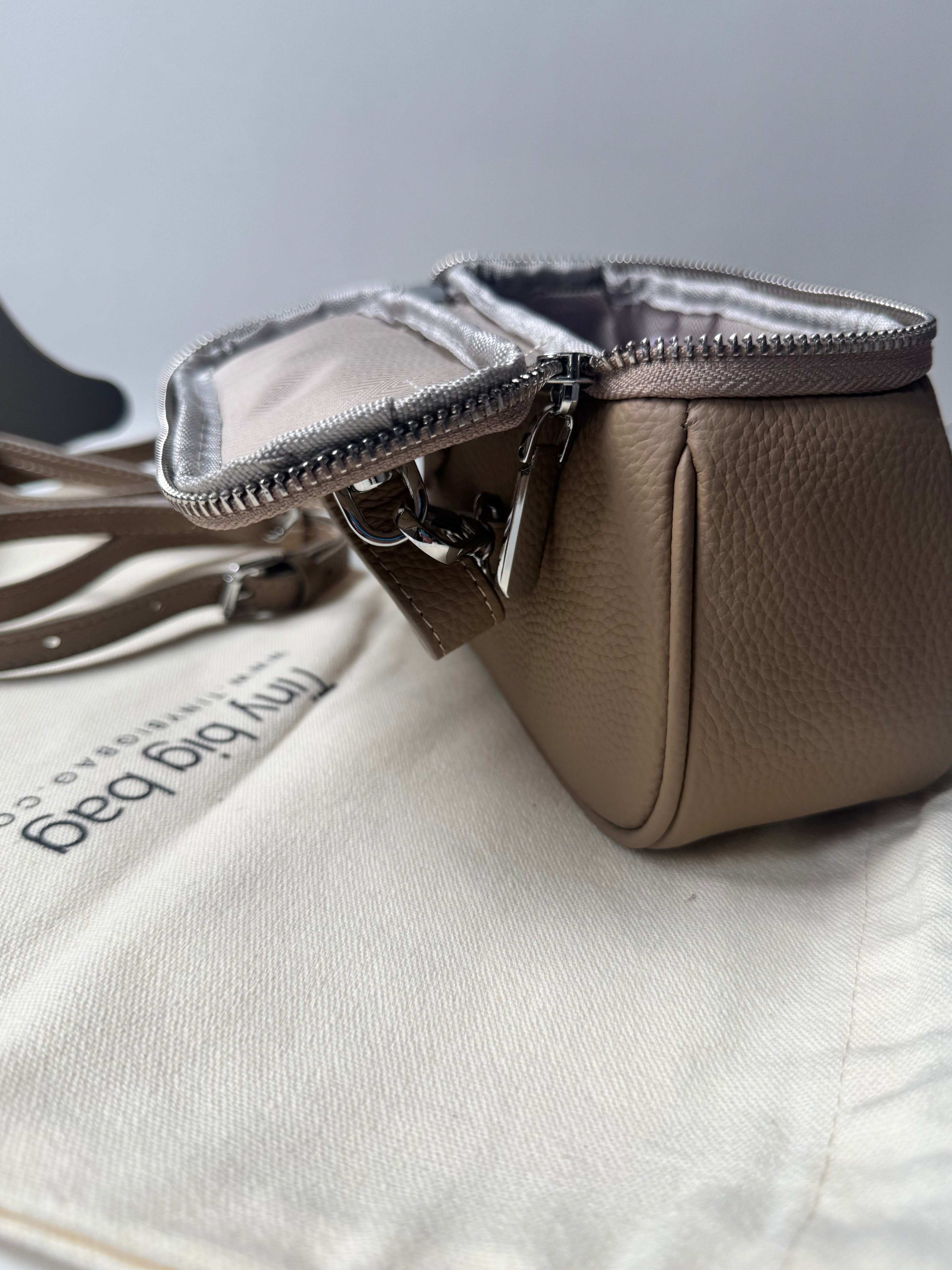 New! VICKY essentials tiny box bag